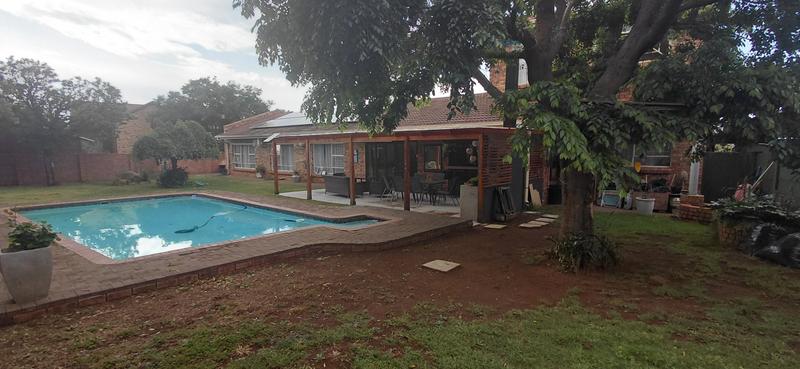 4 Bedroom Property for Sale in Pellissier Free State